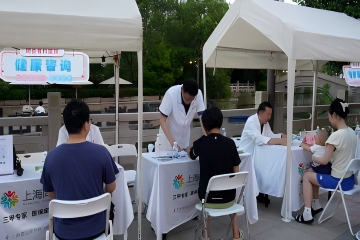 上海同合骨科医院专家团队在嘉定西云楼开展公益义诊活动